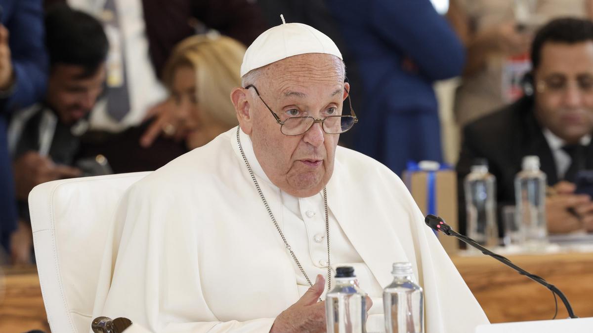 Az egyház vezetőjének kemény döntése: Ferenc pápa engedélyezi az érsek letartóztatását milliárdos csalás gyanúja miatt