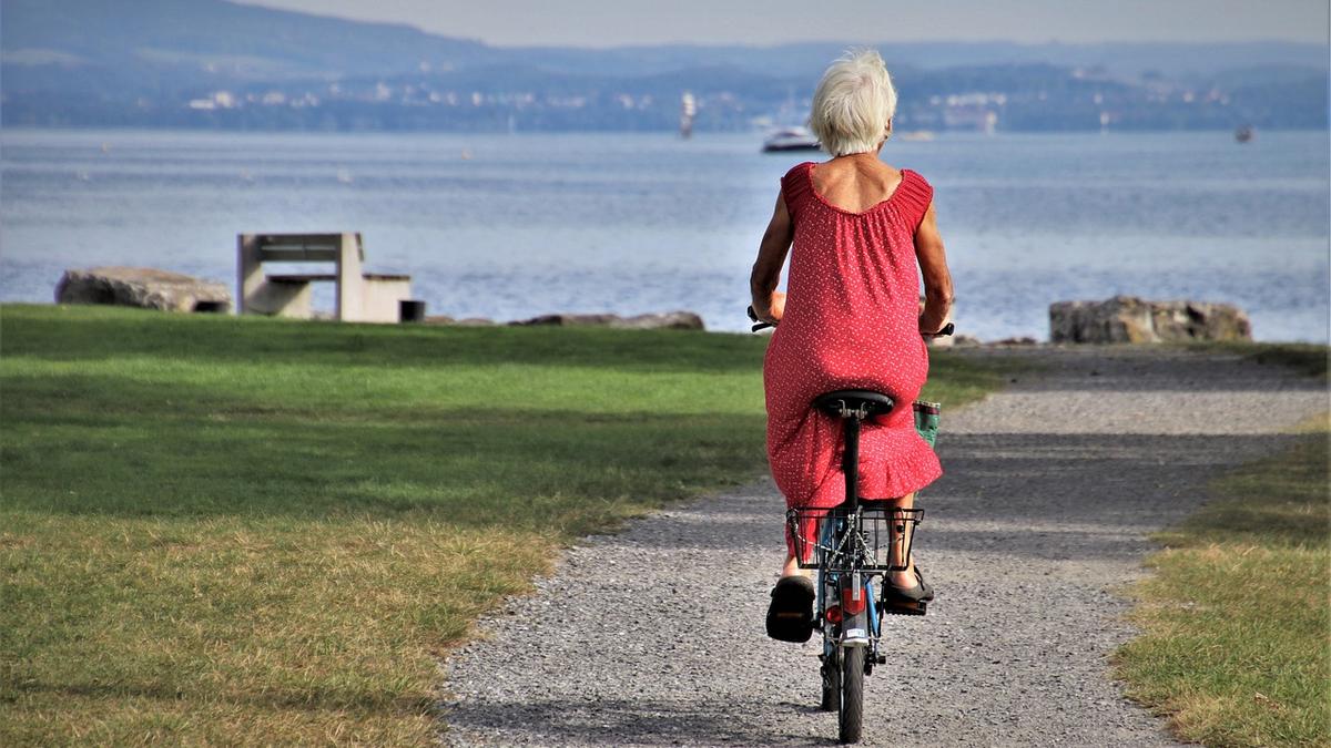 A végkielégítés szerepe a nyugdíjban: Milyen hatással van a végkielégítés a nyugdíj összegére és a szolgálati időre