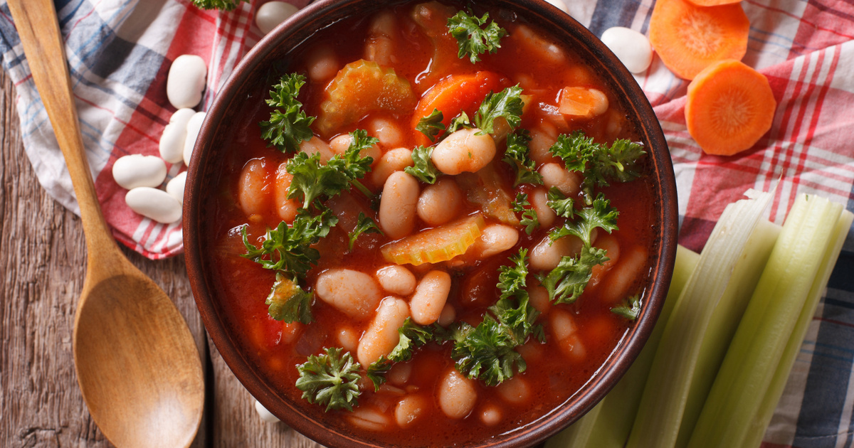 Toszkán ízek kavalkádja: gazdag minestrone leves fehérbabbal