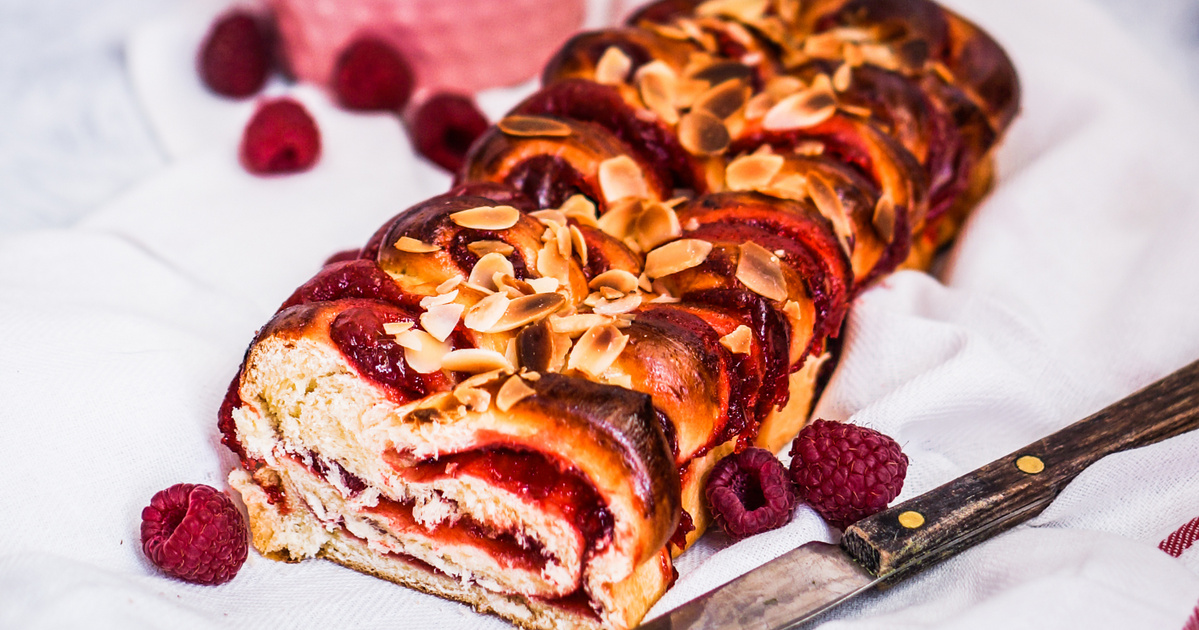 Bűnösen finom illatok: a fahéjas-málnás babka tökéletes választás délutáni kávézás mellé