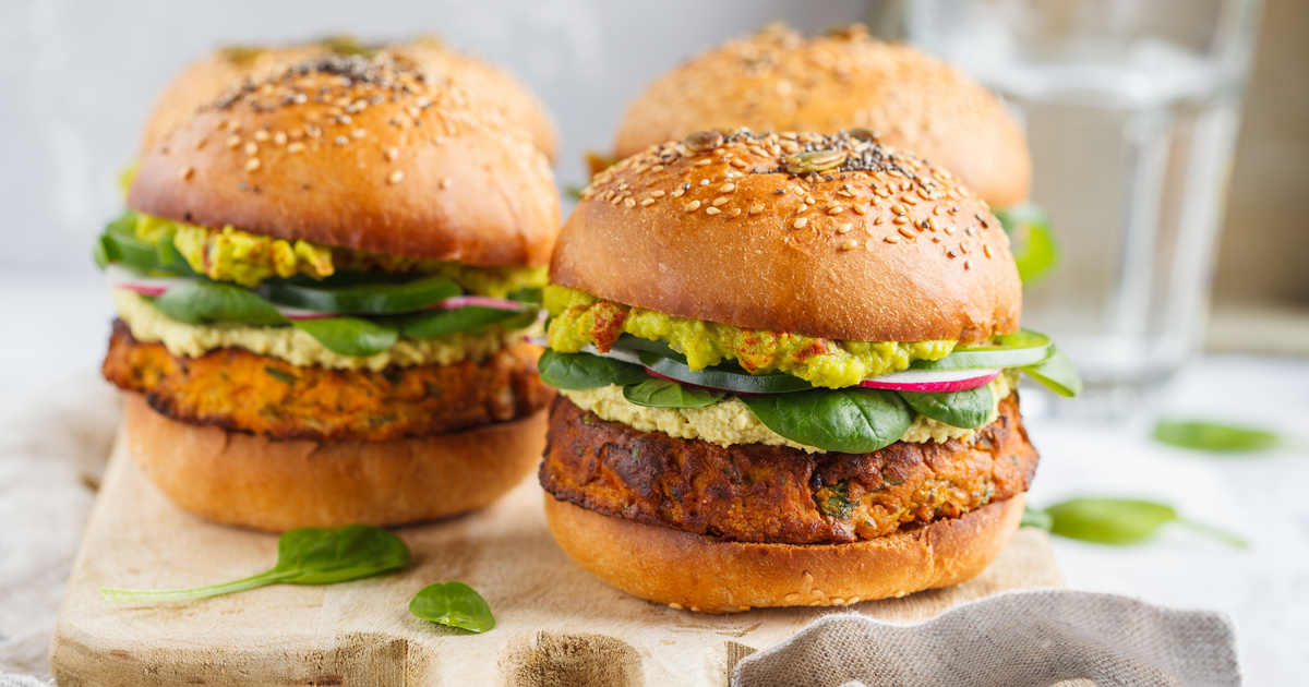 Ínycsiklandó vegetáriánus hamburgerpogácsa: a zöldségek új csillaga