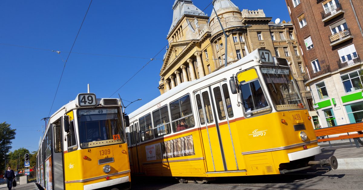 Csalók célpontja a tömegközlekedés: bérletekkel és jegyekkel csalnak