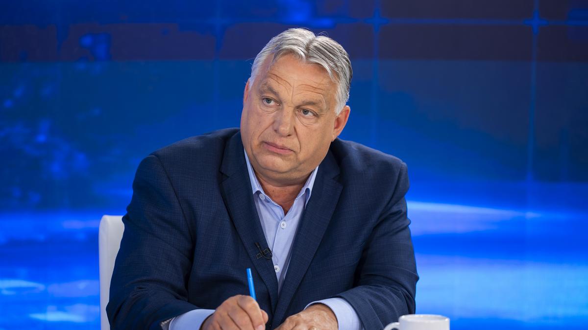A béke kulcsa: Orbán Viktor a benzinárakról és a reptérről beszélt a rádióban