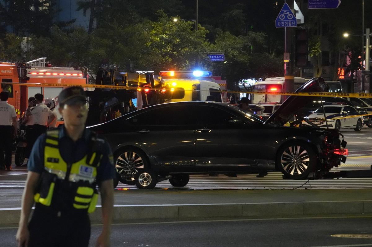 Szívszorító jelenet: Kilenc embert gázolt autós a zebrán – súlyos tragédia helyszíni képekkel