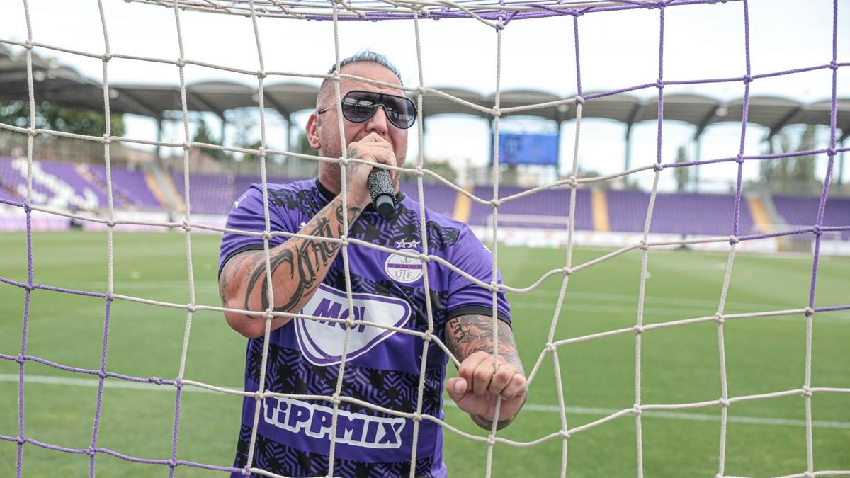 Fris fotók: Curtis az Újpest pályán - Óriási hangulatban a stadionban!