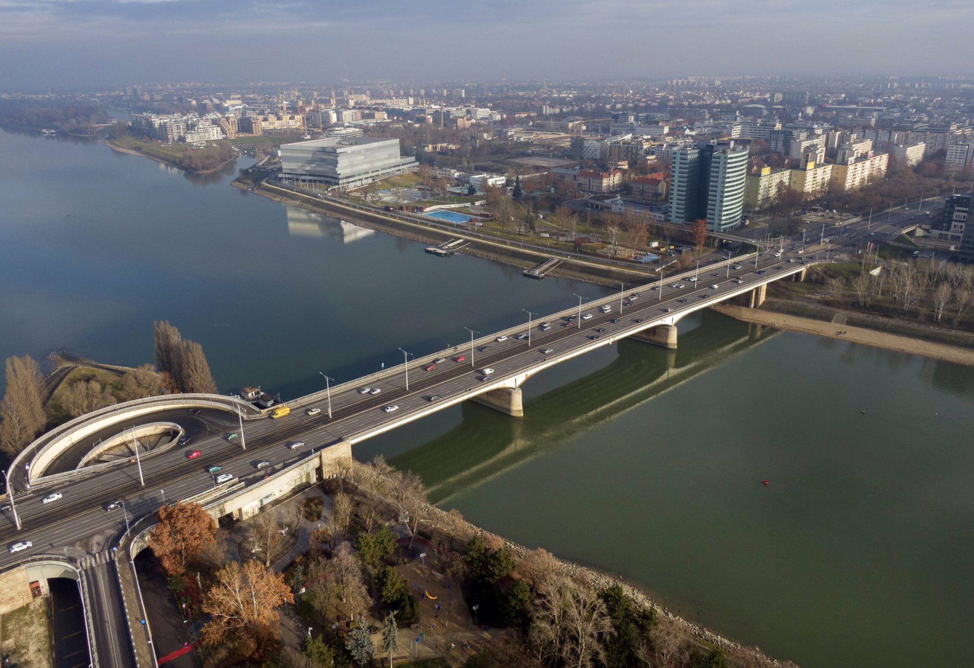 Az Árpád híd rémképei: újabb baleset azon a halálos kereszteződésen