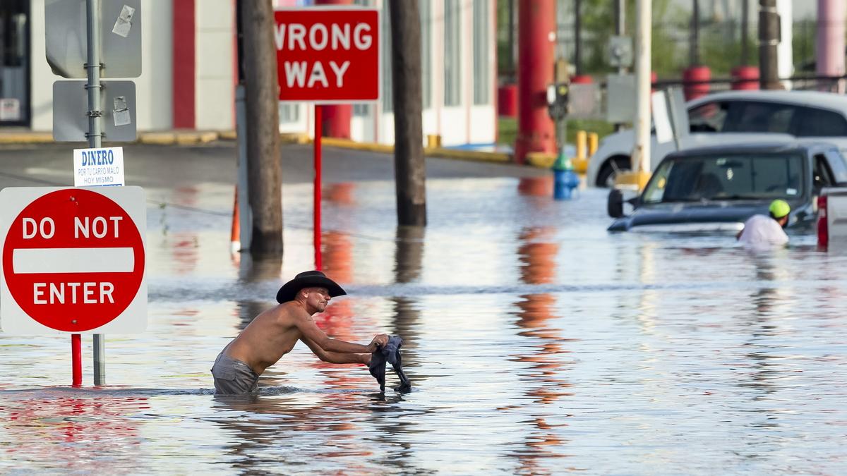 A Beryl hurrikán pusztítása Texasban: Houston víz alatt, halálos áldozatok – fotók