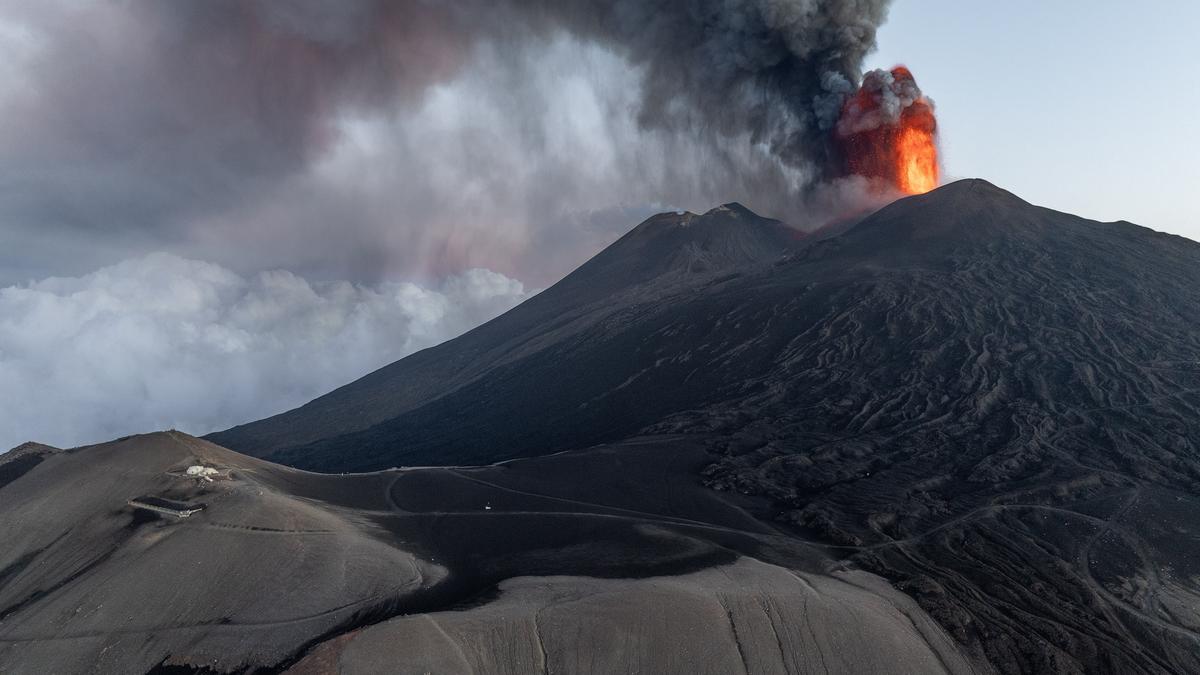 Etna kitörése: Repülési káosz a vörös fokozat miatt
