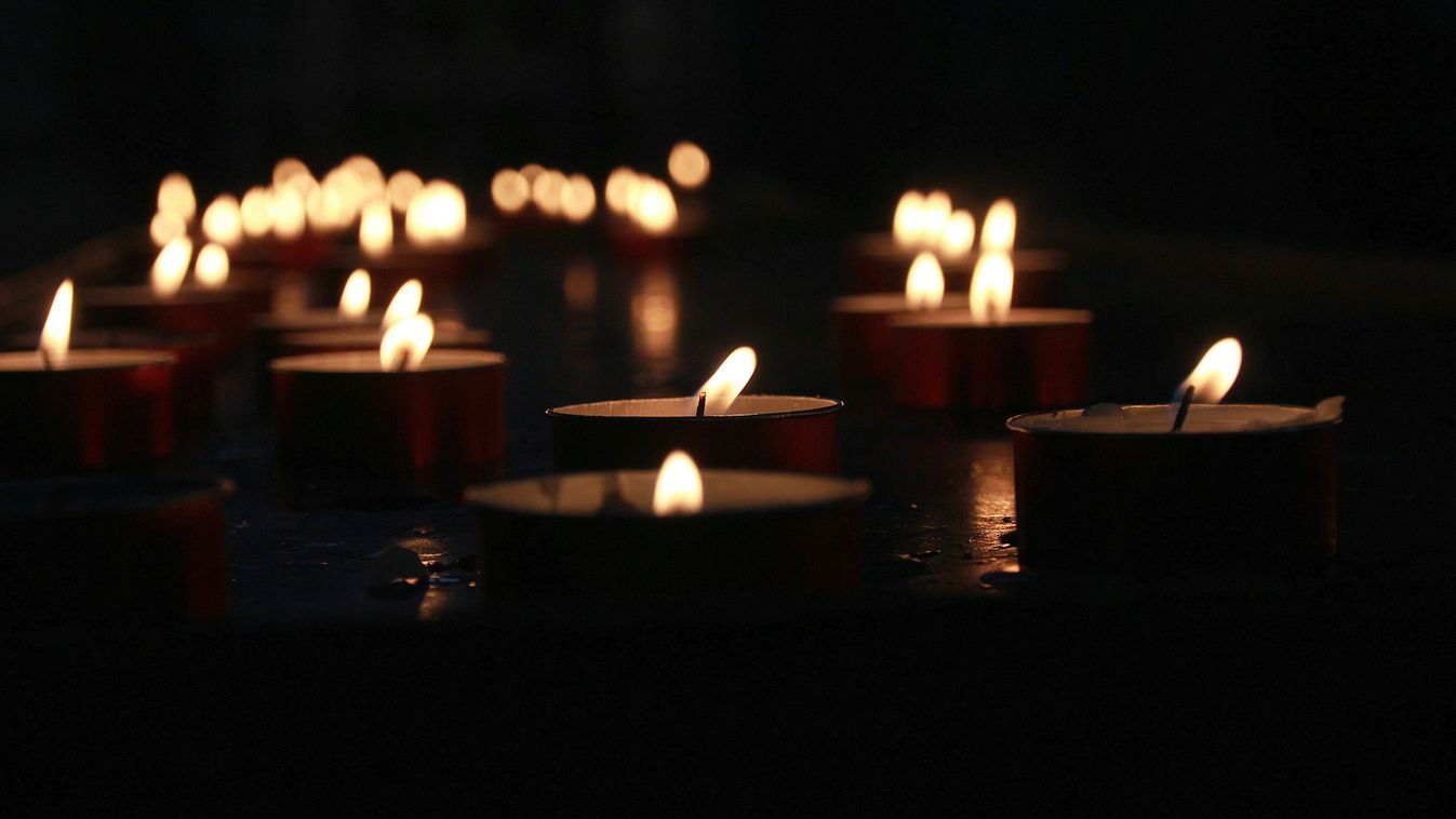 Emésztő szomorúság: Az Árpád híd áldozatait gyászolva fájdalmasan búcsúztak