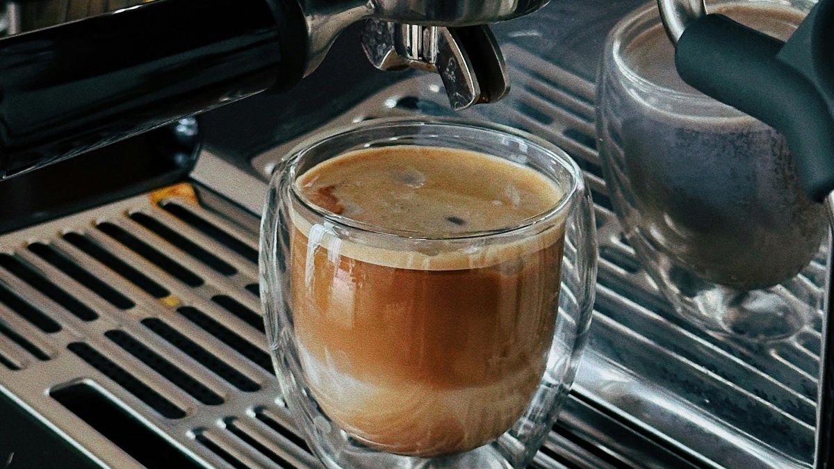 A tökéletes otthoni kávé élményének kulcsa: Eszpresszó kávéfőzők
