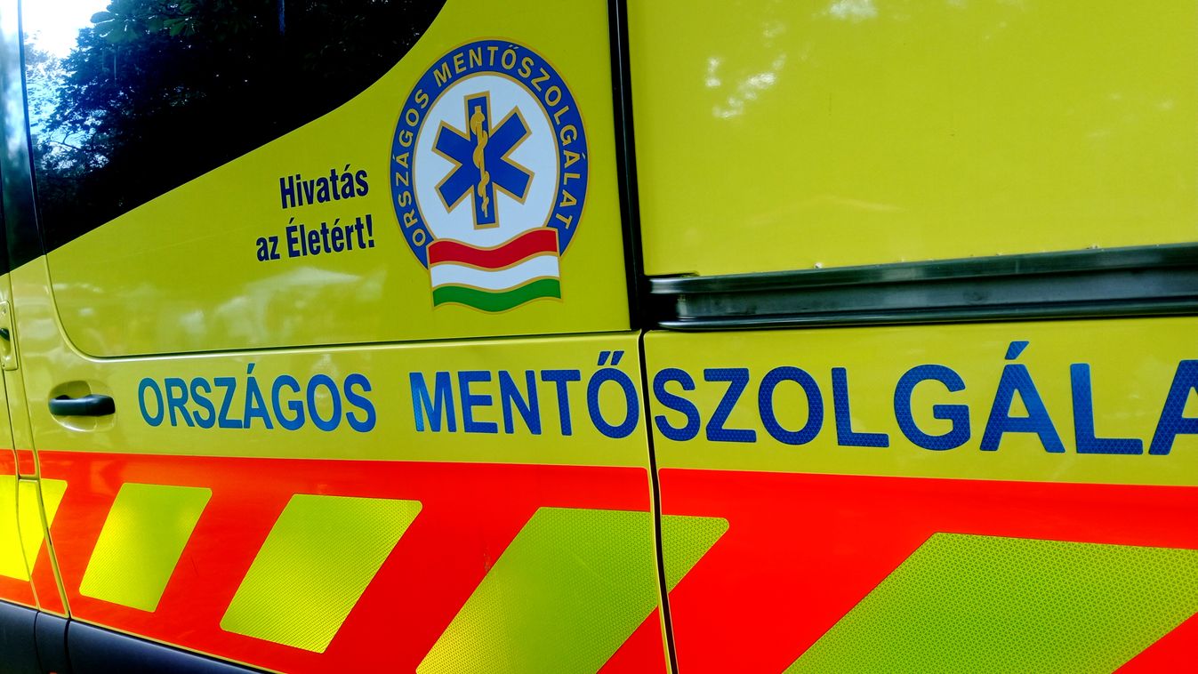Hőstett Szegeden: Mentősök egyidejűleg két gyerek életét mentették meg