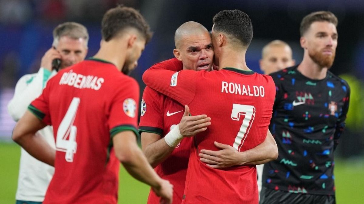 Az érzelmek pillanata: Cristiano Ronaldo szívfacsaróan búcsúzik a veszteségtől - Fotó