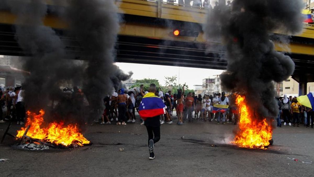 Az utcák lángolnak: Venezuela forradalma a vitatott választások után