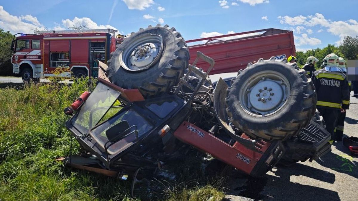 Drámai baleset: Személyautó összeütközött egy traktorral, súlyos sérültet kellett kiszabadítani – Részletek a helyszíni fotókon