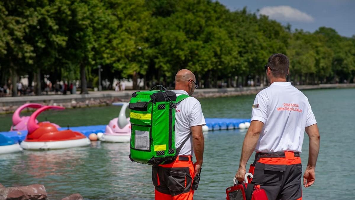 Hősiesség a vízparton: A balatoni strandon egy ember életét megmentették a fürdőzők és mentősök