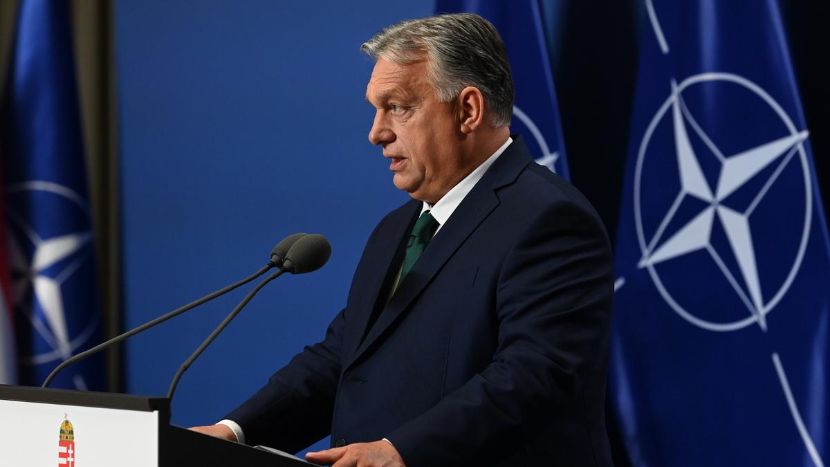 Orbán Viktor érkezése Kínába – exkluzív fotók az eseményről