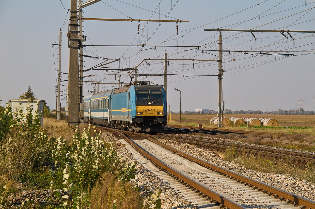 A MÁV figyelmeztet: a hőség káros hatással van a túlkoros vasúti kocsikra és az utasokra