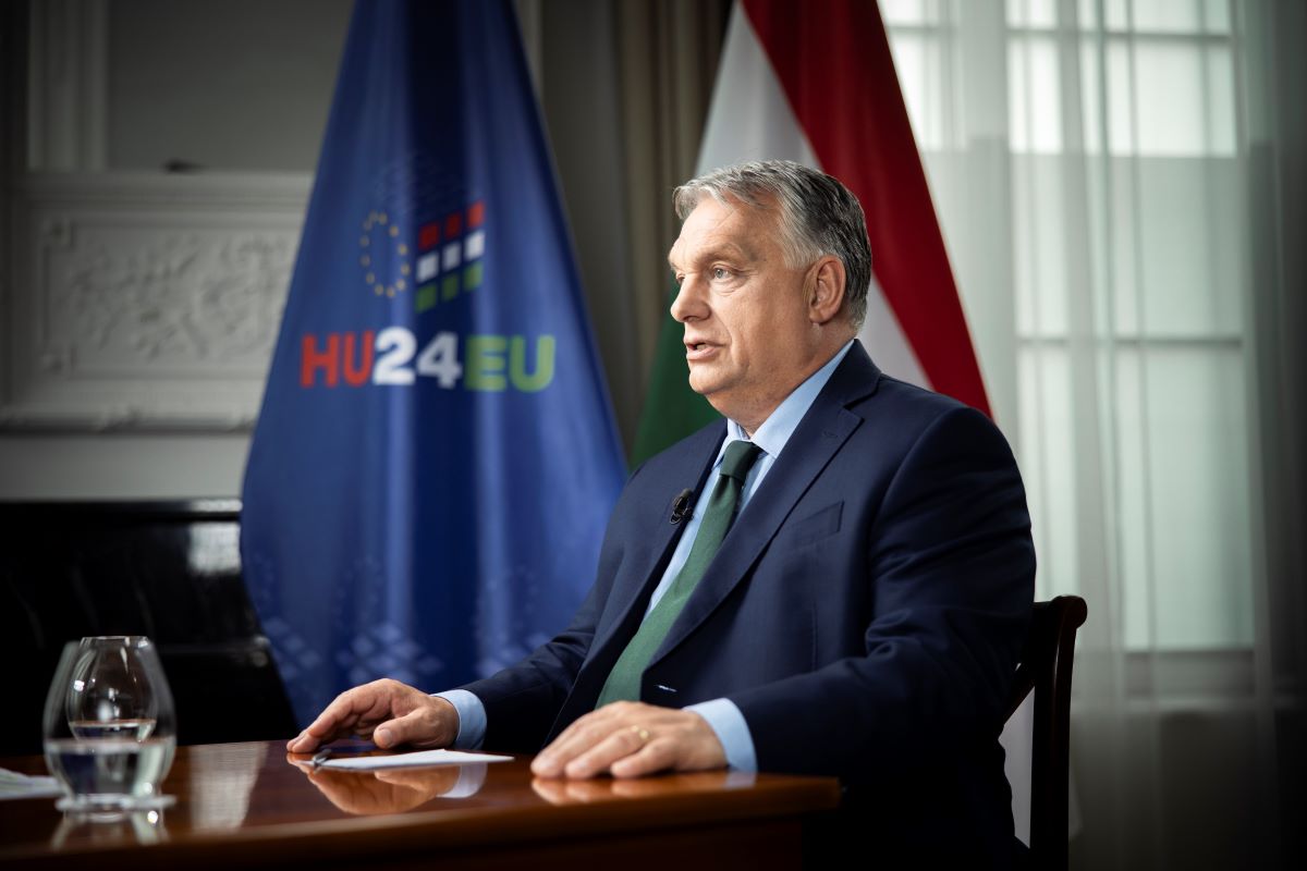Az Európai Parlament nem engedi Orbán Viktornak, hogy Soros elnöki beszédet tartson