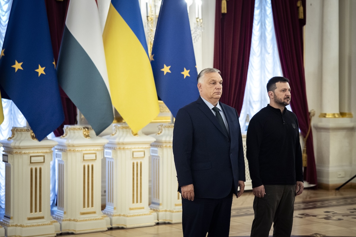 Orbán Viktor és Zelenszkij kapcsolatának feszültsége a tűzszünet témájában