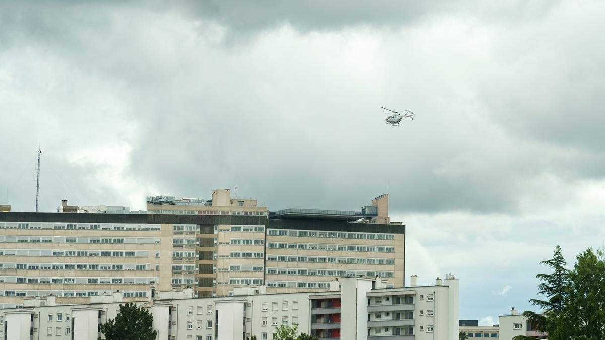 Helikopter csapódott a szállodába: hatalmas robbanás és tömeges evakuálás - videó