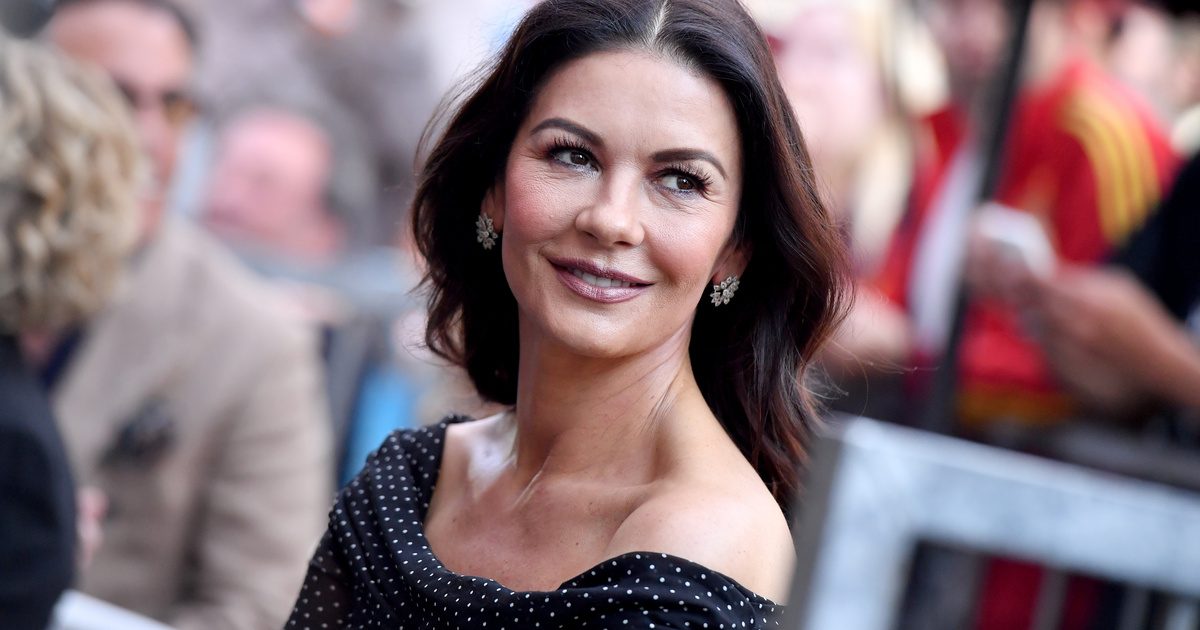 Az "Egy családi örökség: Catherine Zeta-Jones és lánya stílusos összhangja a vörös szőnyegen" című cikkhez ajánlok címet.