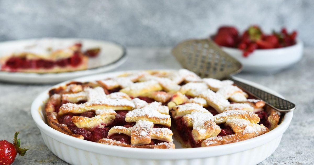 A gesztenyemasszával töltött meggyes pite: az omlós linzertészta ellenállhatatlan lekvárral