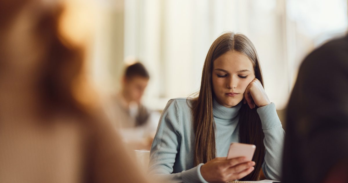 Az iskolákban betiltott tárgyak és a korlátozott mobiltelefon-használat új szabályokkal