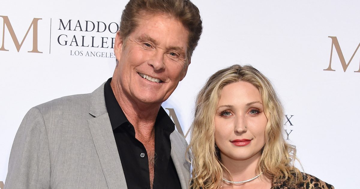 David Hasselhoff megható pillanata: sírva tarja a karjaiban az újszülött unokáját