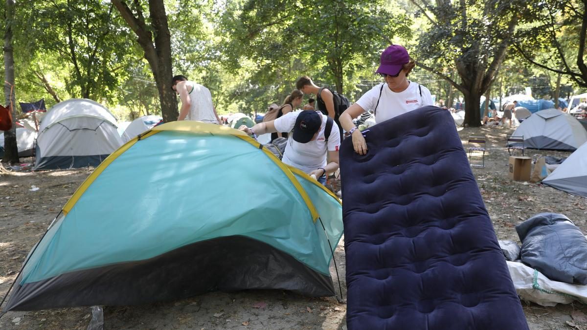 A Sziget fesztiválozóinak hagyatéka: lenyűgöző fotók a hagyott emlékekről