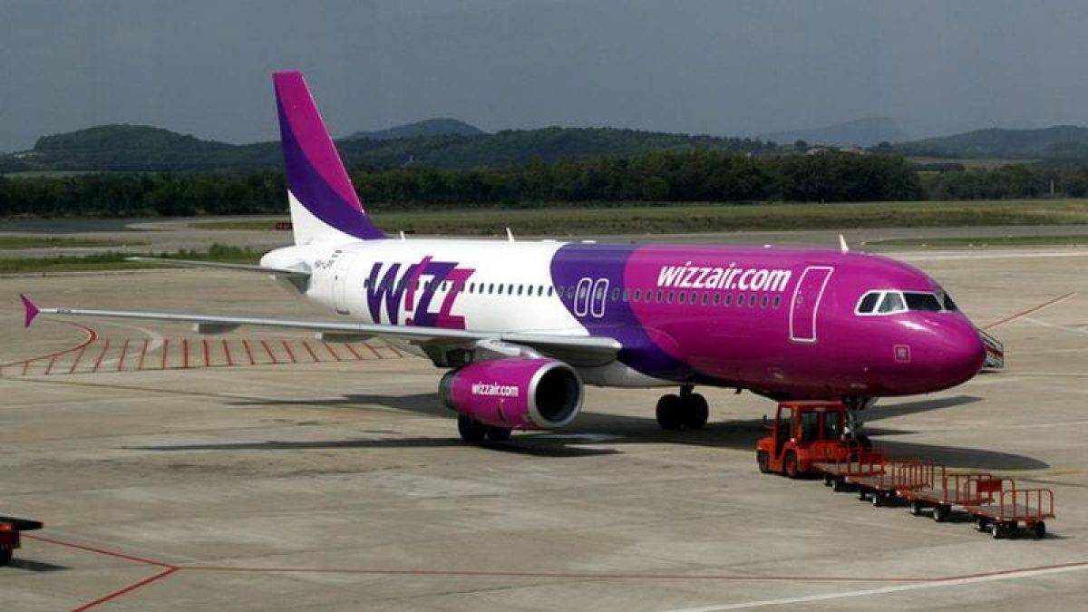 Elhagyott fiú a reptéren: miért tette ezt a WizzAir?