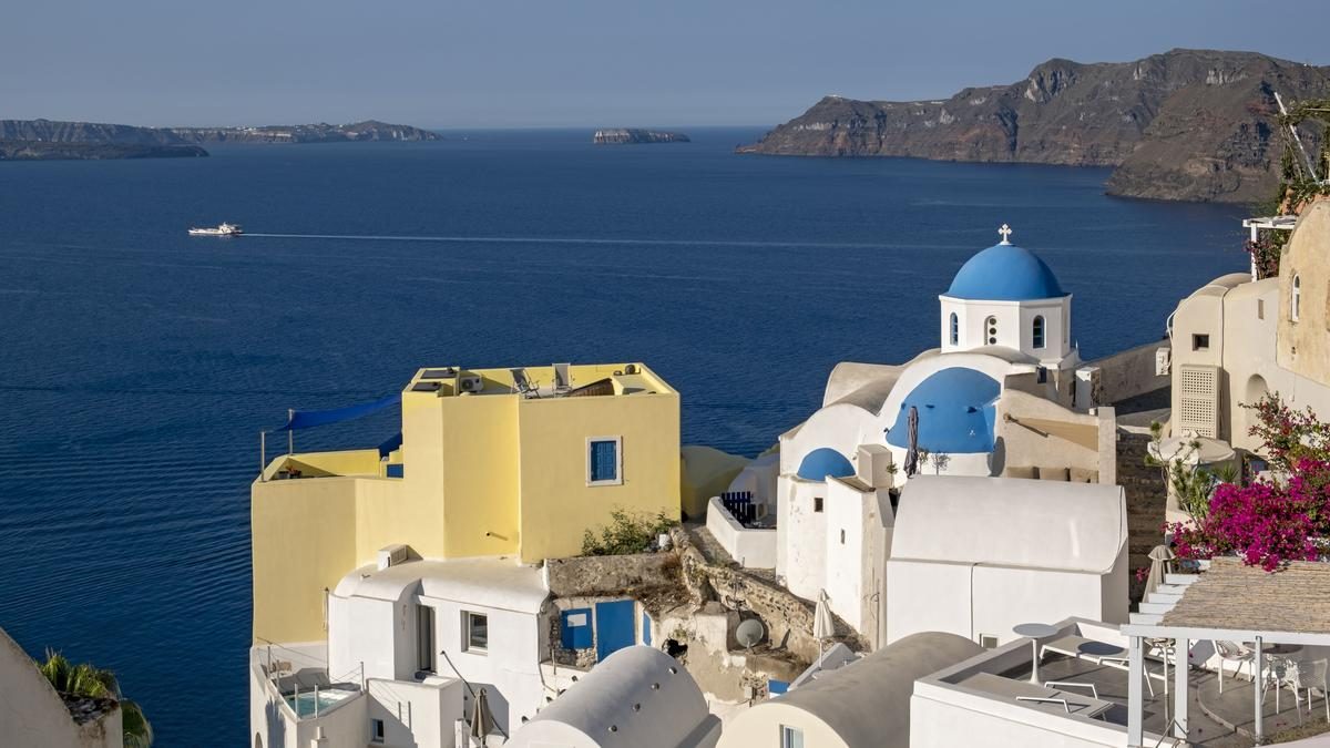 Santorini felázása: Korlátozásokra lenne szükség a turisták számának csökkentése érdekében