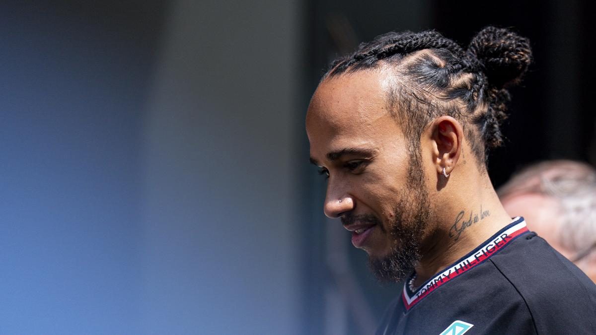 Düh és dráma a Forma-1-ben: Lewis Hamilton balhéja és kizárása