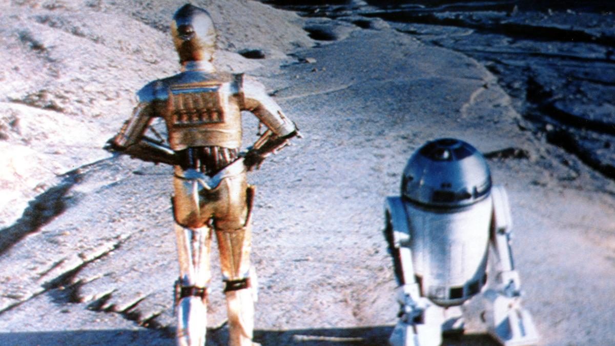 A Star Wars új sorozatának botrányos vége: C-3PO és R2D2 meleg és leszbikus karakterekként kerültek be