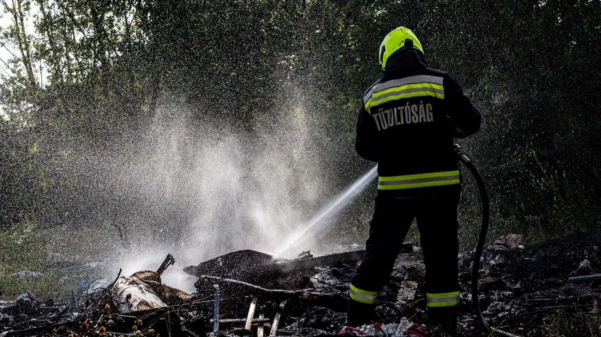 Tűzvész árasztja el az országot: a hős tűzoltók a pokoli hőssel harcolnak