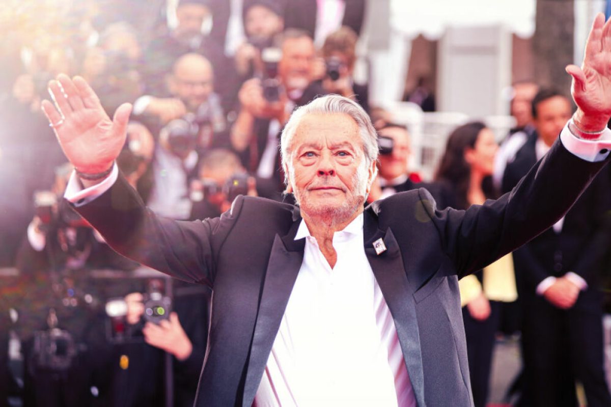 A legendás Alain Delon életútja: viharos magánélet és gazdag filmes örökség