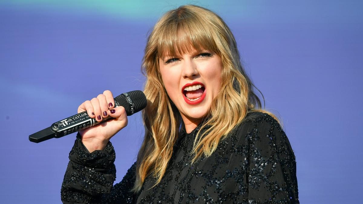 Taylor Swift és Travis Kelce végre kijelölték az esküvő idejét – elképesztő hír!