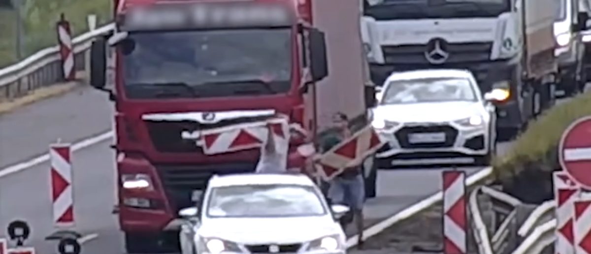 Kétszereplős közlekedési incidens az M3-ason – figyelemfelkeltő videó!