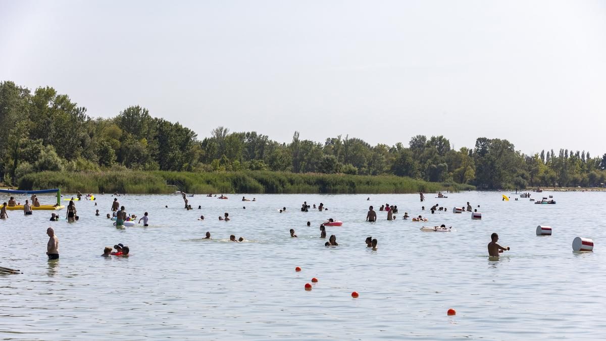 Veszteség Fonyódon: Meghalt egy férfi a strandon