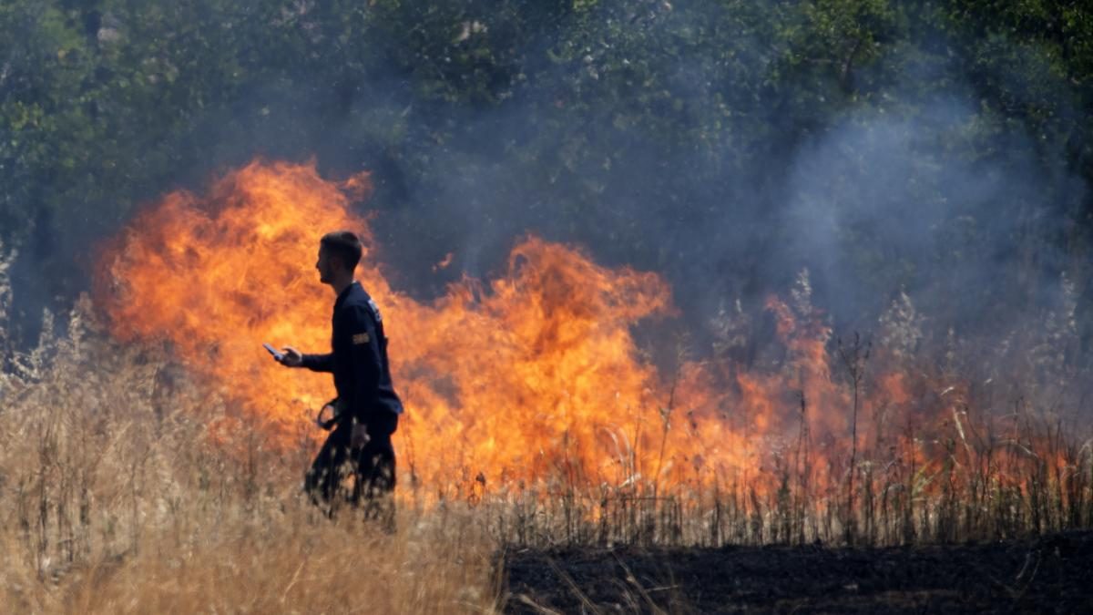 Magyar tűzoltók hőstette az Észak-Macedóniában pusztító erdőtűz ellen - Riasztó fotók a küzdelemről