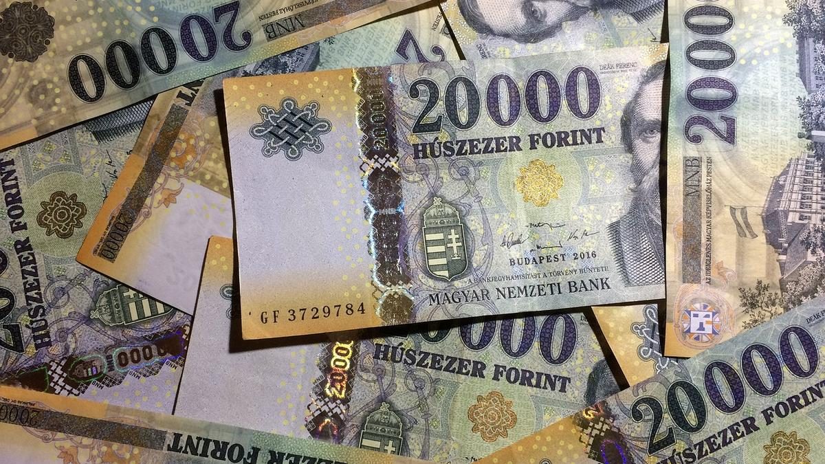 Vészjósló hírek: Péntek estére a forint hanyatlik