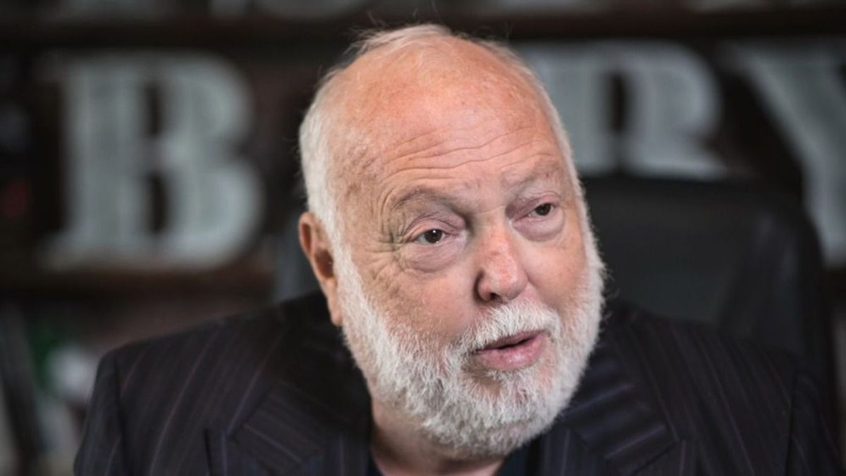 Andy Vajna 80. születésnapja: Megható pillanat a temetőben a filmproducer sírjánál