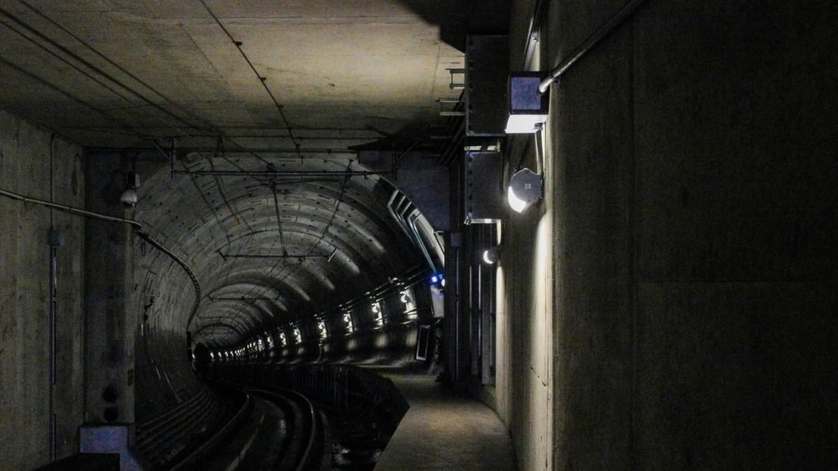 Sokkoló metró incidens: Az utasok evakuálása a váratlan esemény után