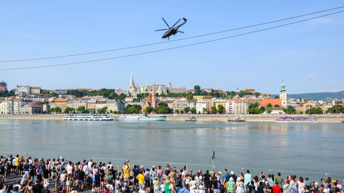 Tragédia a fővárosban: Holtan esett össze egy néző az ünnepi rendezvényen