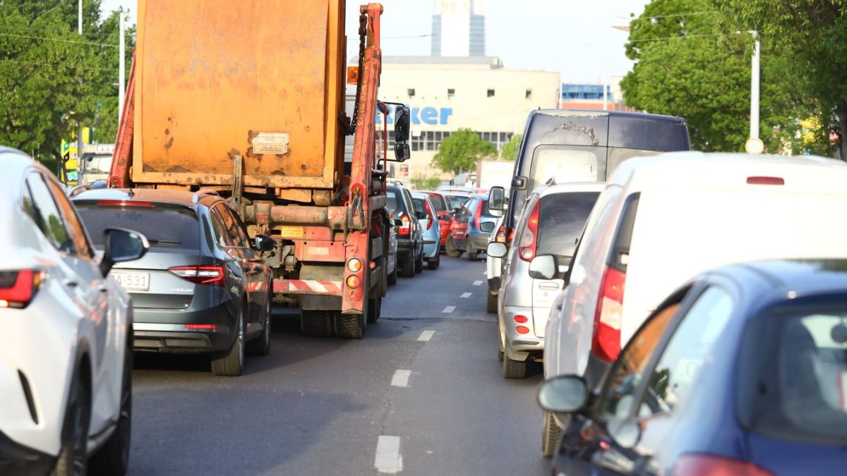 Azonnali káosz Budapesten: Áll a forgalom egy hirtelen esemény miatt