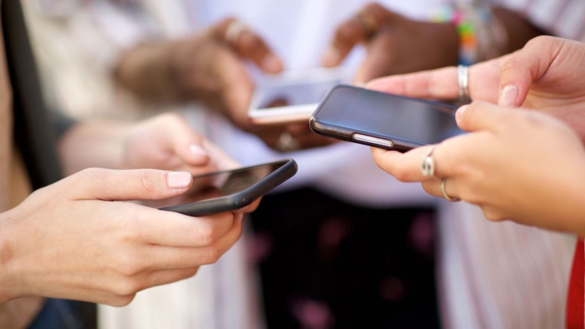 Hatékony tippek gyermeked első mobiljának biztonságos beállításához