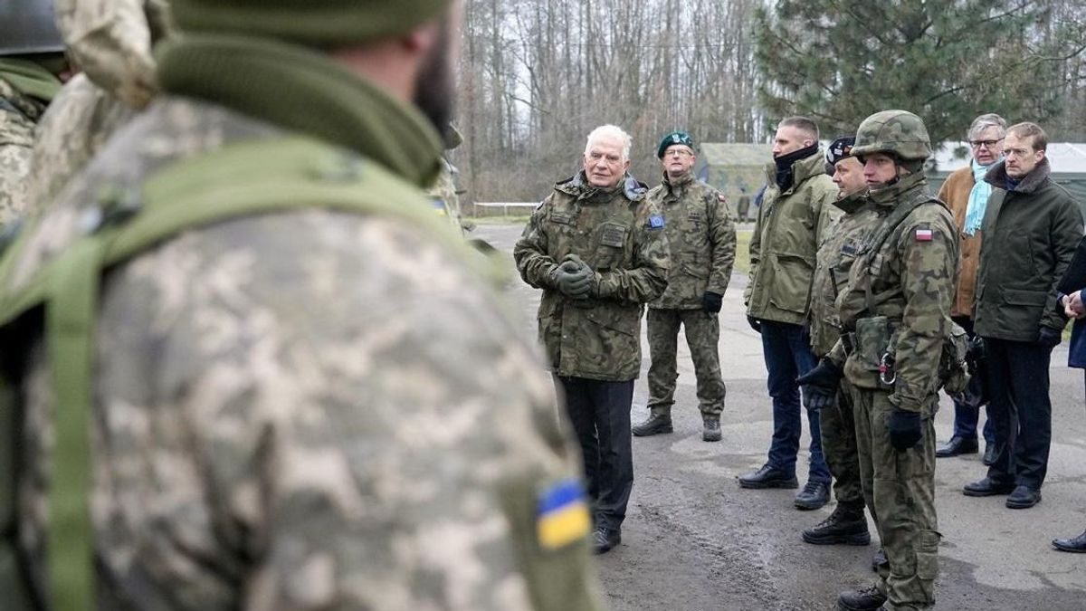 A "Brüsszel tervei Ukrajnával kapcsolatban: Katonai kiképzők küldése" cím hatásos lehetne ebben az esetben.