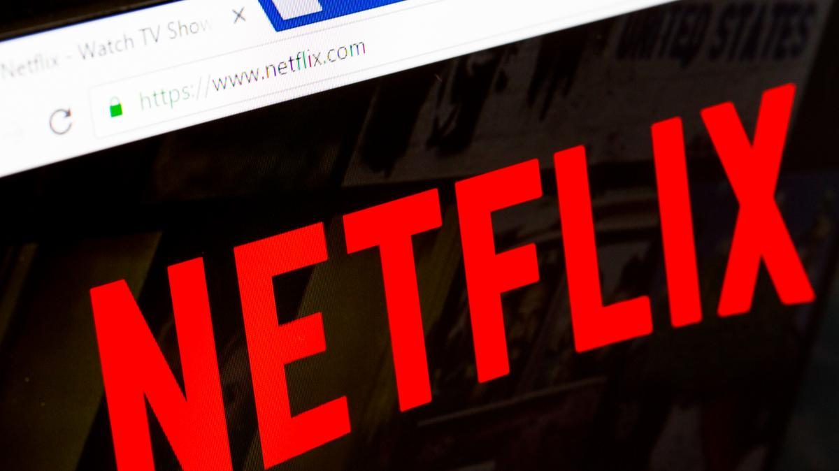 A tragikus vég: holtan esett össze a 41 éves Netflix sztár a strandon