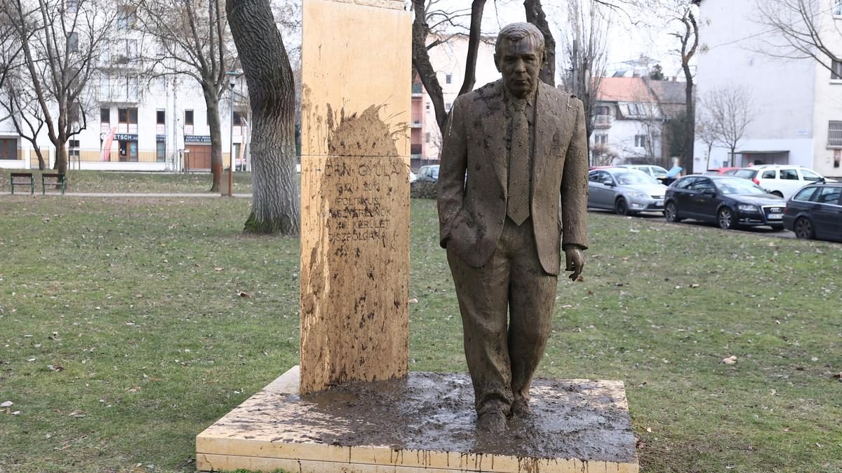 A Fővárosi Törvényszék határozata: Jogsértő a sétány elnevezése Horn Gyuláról