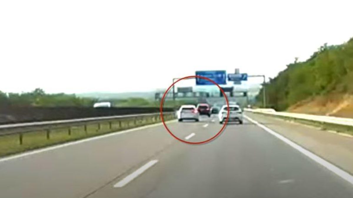 Videón az elképesztő manőverek: BMW-s hajmeresztő akciói az M0-áson