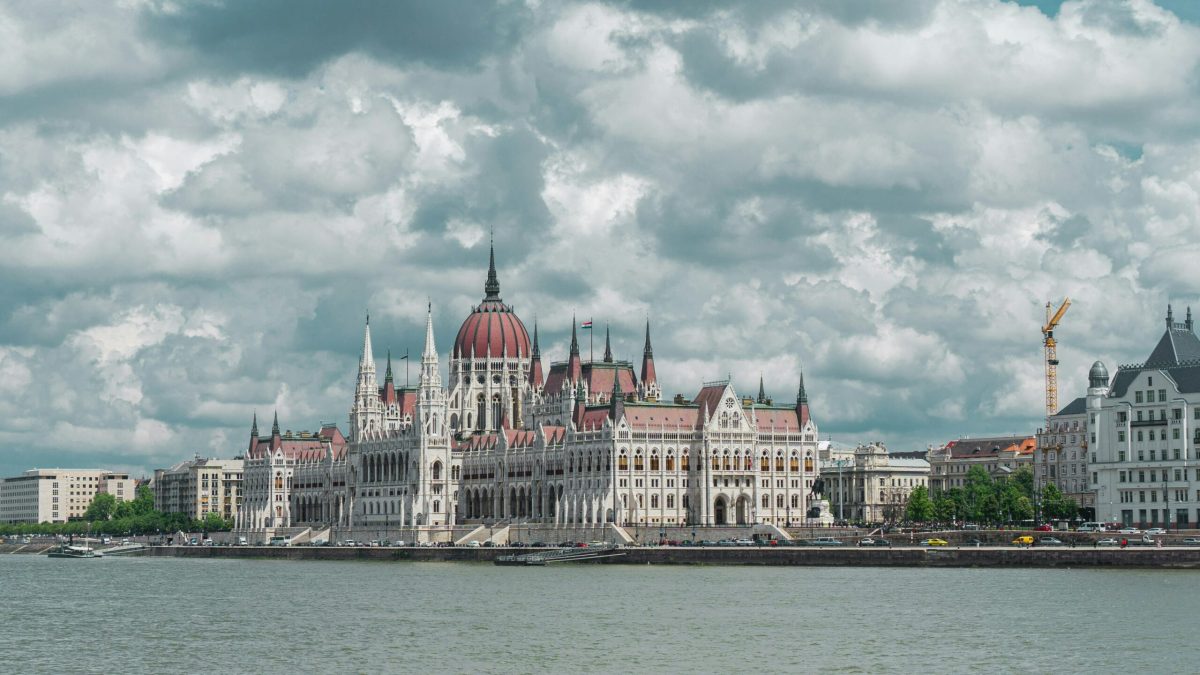 Zivatarok pusztító erejű tombolása Budapest közelében